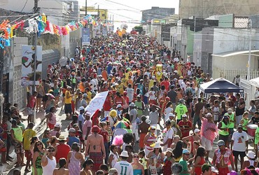 Bloco Rasgadinho anima carnaval de rua com cinco dias de festa em Aracaju