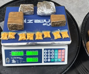 Mulher suspeita de tráfico é presa com mais de 30 kg de maconha no bairro Bugio