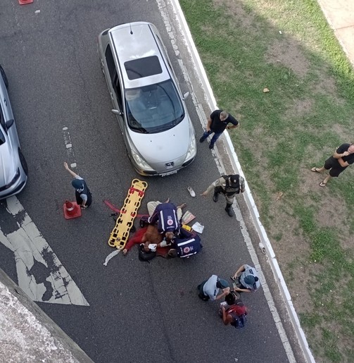 Motociclista morre após cair de viaduto na Avenida Tancredo Neves, em Aracaju