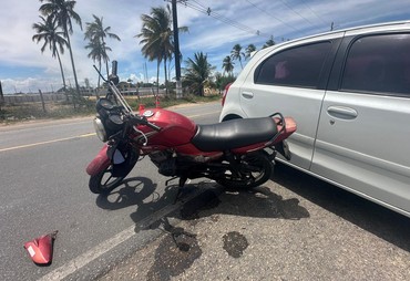Idoso fica ferido após colisão entre carro e moto na SE-050