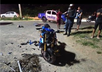 Motociclista morre após batida com carro e motorista é preso por embriaguez