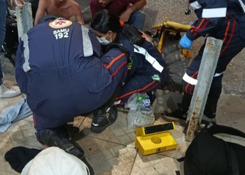 Motociclista de 20 anos perde perna após acidente e precisa de doação de sangue