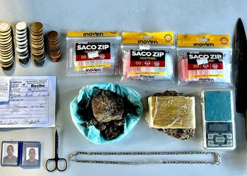 Suspeito foge e deixa drogas e materiais de tráfico em São Cristóvão