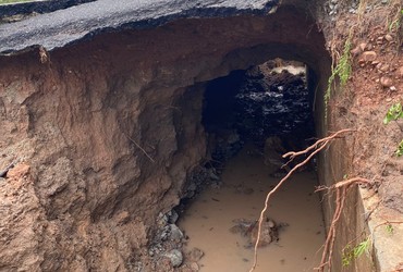 Acesso entre Tobias Barreto e Poço Verde é bloqueado após transbordamento de ponte