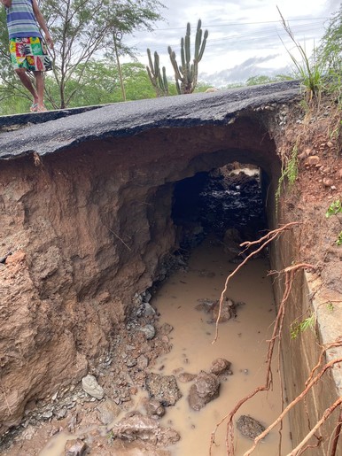 Acesso entre Tobias Barreto e Poço Verde é bloqueado após transbordamento de ponte