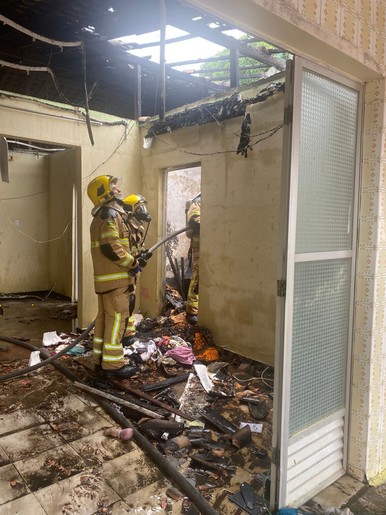 VÍDEO; Incêndio atinge casa no bairro Santos Dumont, em Aracaju
