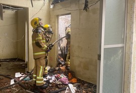 VÍDEO; Incêndio atinge casa no bairro Santos Dumont, em Aracaju