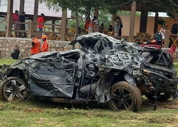 Carro cai em cratera aberta pela chuva e mulher morre na divisa entre Sergipe e Alagoas