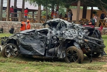 Carro cai em cratera aberta pela chuva e mulher morre na divisa entre Sergipe e Alagoas