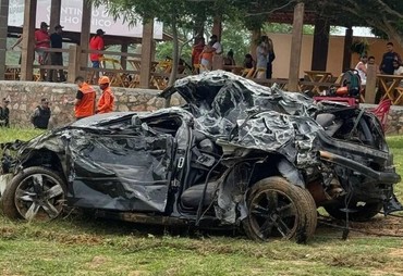 Carro cai em cratera aberta pela chuva e mulher morre na divisa entre Sergipe e Alagoas