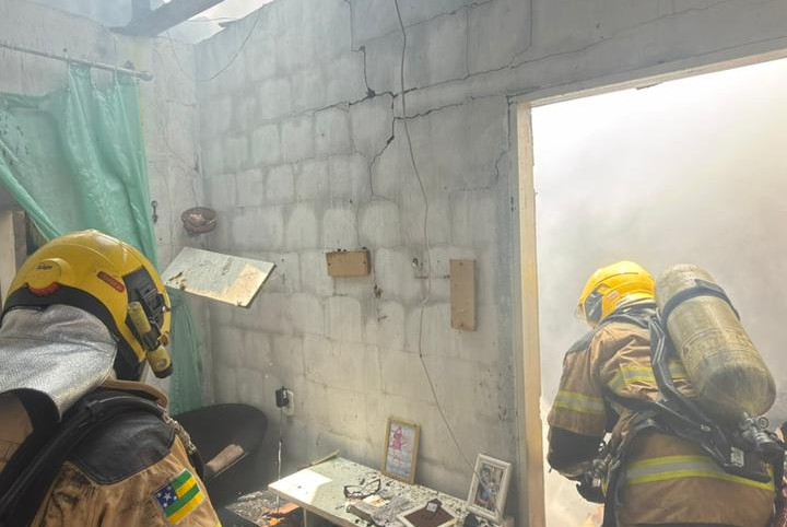 Incêndio atinge casa no bairro Novo Paraíso, em Aracaju