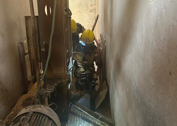 Bombeiros controlam incêndio em silo de granja no município de Areia Branca