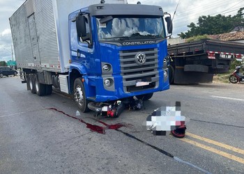 Idoso de 70 anos morre em acidente entre caminhão e moto na SE-170