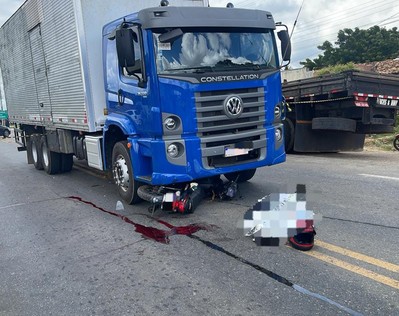 Idoso de 70 anos morre em acidente entre caminhão e moto na SE-170
