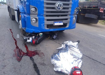 Idoso de 70 anos morre em acidente entre caminhão e moto na SE-170