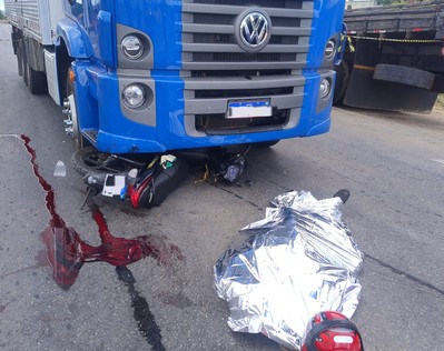 Idoso de 70 anos morre em acidente entre caminhão e moto na SE-170