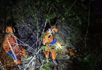 Bombeiros resgatam corpo em área de difícil acesso em Simão Dias