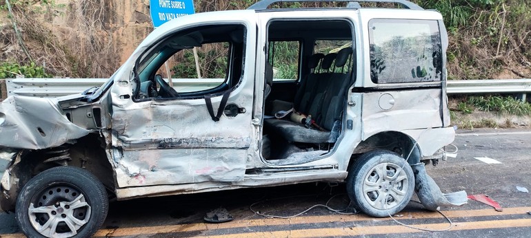 Colisão entre dois carros e caminhão deixa feridos na SE-170, entre Lagarto e São Domingos