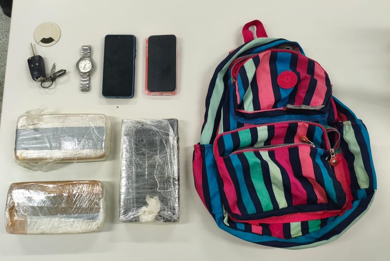 Dupla é presa com mais de 3 kg de drogas durante perseguição em Aracaju
