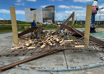 Teto de quiosque desaba e deixa homem ferido em Japaratuba