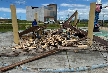 Teto de quiosque desaba e deixa homem ferido em Japaratuba