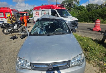 Colisão entre carro e moto deixa feridos na SE-100, na Barra dos Coqueiros