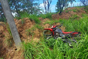 Colisão entre carro e motocicleta deixa homem morto na SE-245, em Riachuelo
