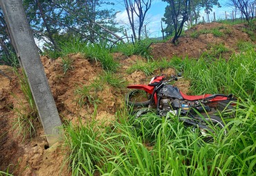 Colisão entre carro e motocicleta deixa homem morto na SE-245, em Riachuelo