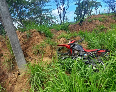 Colisão entre carro e motocicleta deixa homem morto na SE-245, em Riachuelo