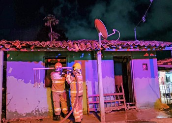 Incêndio atinge residência em Lagarto e destrói imóvel