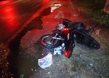 Colisão entre carro e motoneta deixa mulher ferida na SE-100