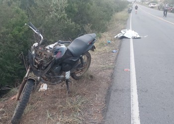 Motociclista morre após perder controle e sair da pista na SE-200, em Porto da Folha
