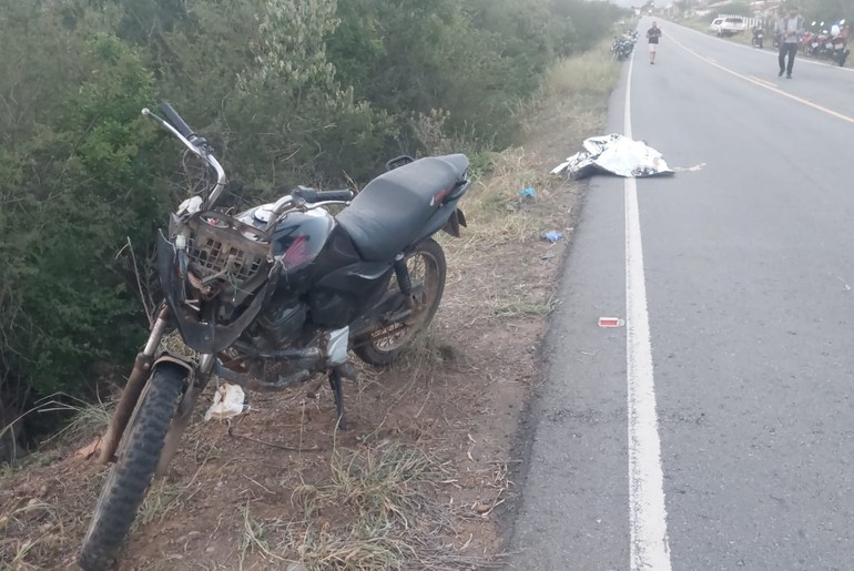 Motociclista morre após perder controle e sair da pista na SE-200, em Porto da Folha