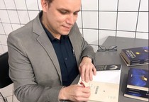 Fredson Navarro faz noite de autógrafos do livro ‘O Vagalume’ no Dia do Jornalista