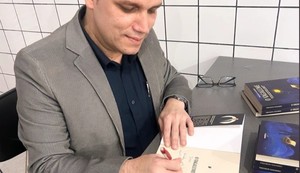 Fredson Navarro faz noite de autógrafos do livro ‘O Vagalume’ no Dia do Jornalista