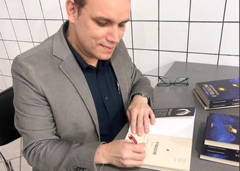 Fredson Navarro faz noite de autógrafos do livro ‘O Vagalume’ no Dia do Jornalista