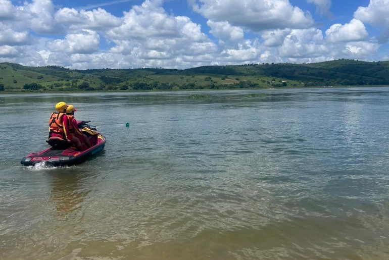 Jovem de 21 anos desaparece após ser arrastado por correnteza em rio de Gararu