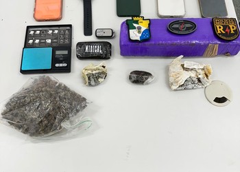 Trio é preso por tráfico de drogas em frente à Unit, na Farolândia