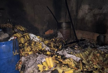 VÍDEO; Incêndio atinge barracão de fogos e deixa um ferido em Estância