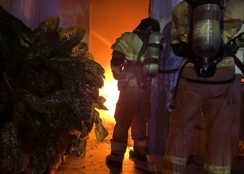 Casa pega fogo na Zona Norte de Aracaju