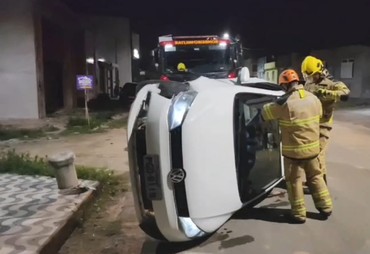 Motorista fica ferido após capotamento em Itabaiana