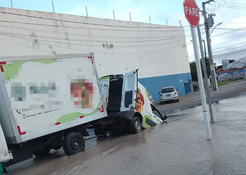 Vazamento interrompe abastecimento de água em bairros de Aracaju