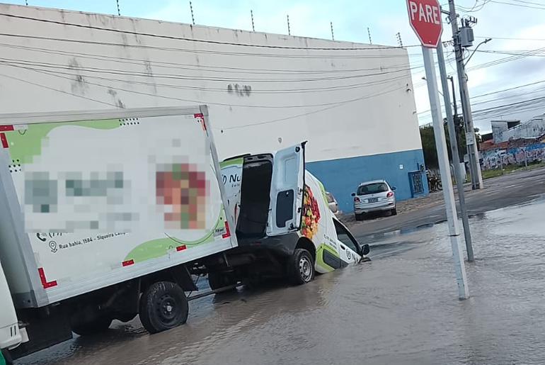 Vazamento interrompe abastecimento de água em bairros de Aracaju