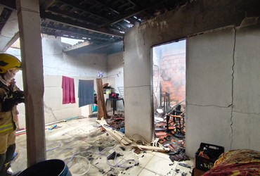 Incêndio atinge residência no bairro Serrano, em Itabaiana