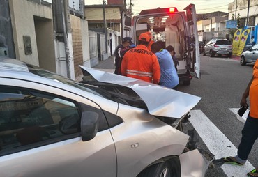 Acidente entre três veículos deixa feridos no cruzamento de ruas em Aracaju