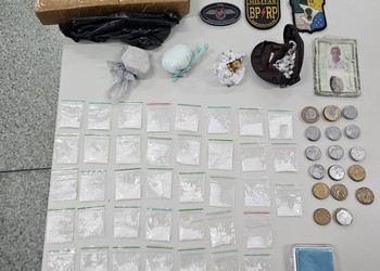 Radiopatrulha apreende drogas e materiais do tráfico no Bairro Industrial, em Aracaju