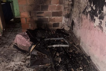 Incêndio atinge residência em São Francisco e bombeiros evitam que fogo se espalhe