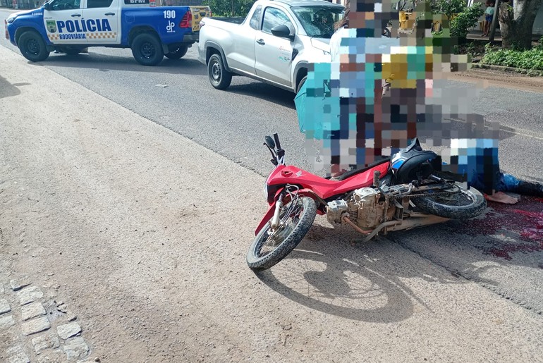 Colisão entre caminhonete e moto deixa homem ferido na SE-270, em Lagarto