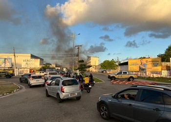 Protesto por falta de água afeta trânsito na Zona Sul de Aracaju