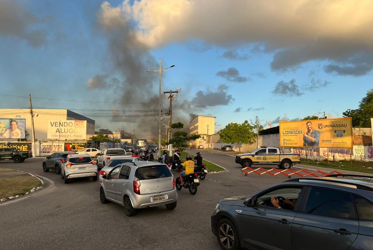 Protesto por falta de água afeta trânsito na Zona Sul de Aracaju